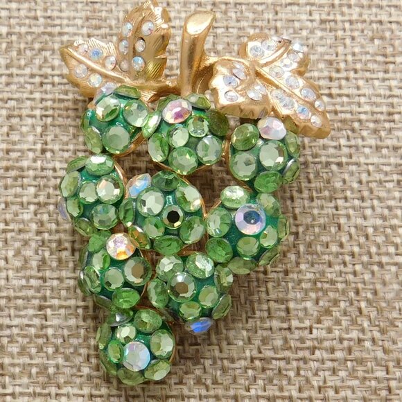 Suzanne Bjontegard Green Aurora Borealis Brooch Gold Tone Signed Grape Vine - Picture 4 of 6